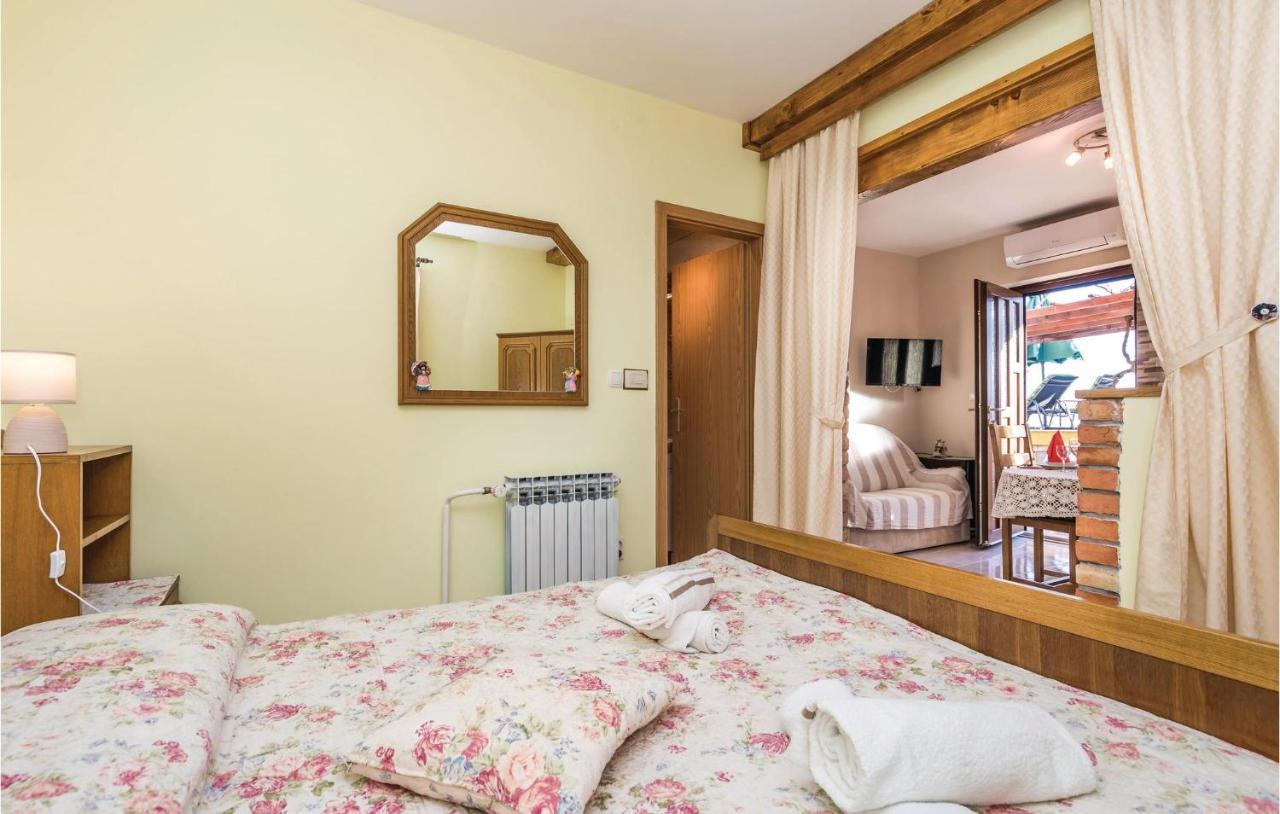 Cozy Apartment In Lovran With Kitchen Eksteriør bilde